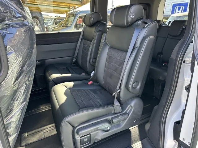 ステップワゴン(ホンダ)スパーダ プレミアムライン 7人登録済未使用車 4