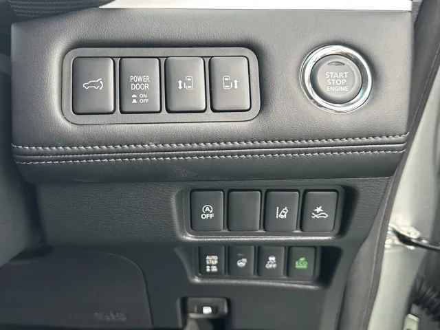 デリカD:5(三菱)Ｐ 8人 ナビ取付PKGⅡ オートステップ付レンタ登録済未使用車 16