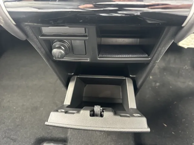 デリカD:5(三菱)Ｐ 8人 ナビ取付PKGⅡ オートステップ付レンタ登録済未使用車 23