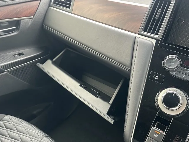 デリカD:5(三菱)Ｐ 8人 ナビ取付PKGⅡ オートステップ付レンタ登録済未使用車 24