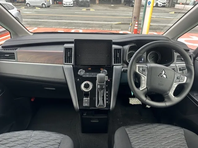 デリカD:5(三菱)Ｐ 8人 ナビ取付PKGⅡ オートステップ付レンタ登録済未使用車 6