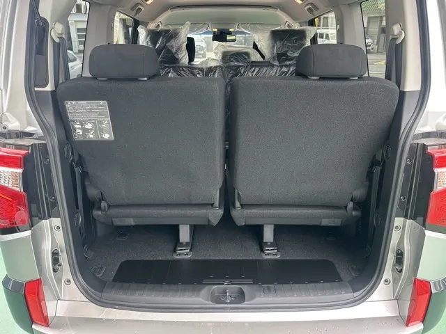 デリカD:5(三菱)Ｐ 8人 ナビ取付PKGⅡ オートステップ付レンタ登録済未使用車 8