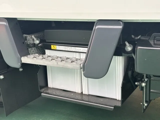 キャンター(三菱)Wキャブ　２ｔ　５ＭＴレンタ登録済未使用車 10