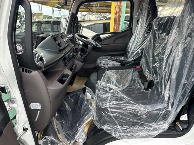 キャンター(三菱)Wキャブ　２ｔ　５ＭＴレンタ登録済未使用車 3