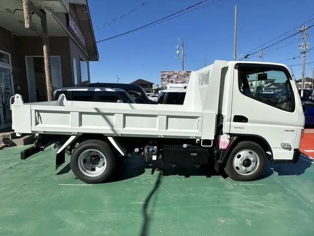 キャンター(三菱)全低床キョウカダンプ ３ｔ登録済未使用車 18
