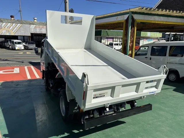 キャンター(三菱)全低床キョウカダンプ ３ｔ登録済未使用車 2