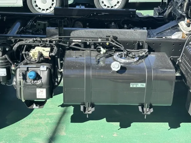 キャンター(三菱)全低床キョウカダンプ ３ｔ登録済未使用車 8