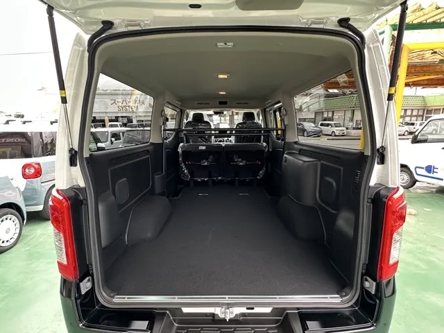 キャラバン(ニッサン)ディーゼル ロング オーテックラインプラスブラックP 左PSD 4WD登録済未使用車 12