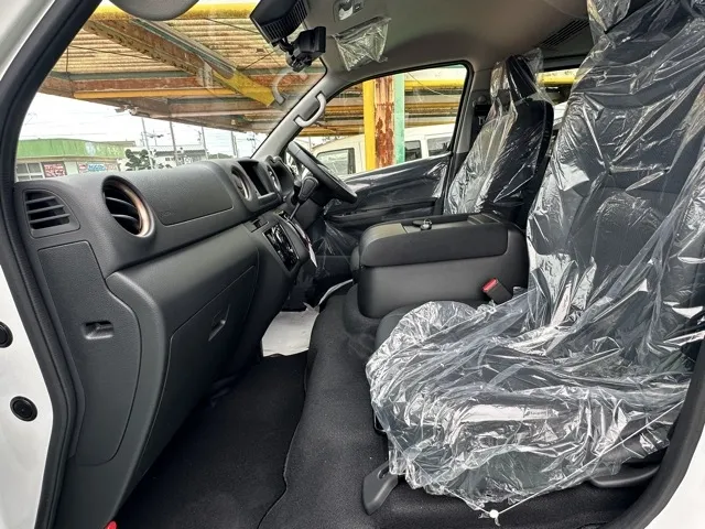 キャラバン(ニッサン)ディーゼル ロング オーテックラインプラスブラックP 左PSD 4WD登録済未使用車 3