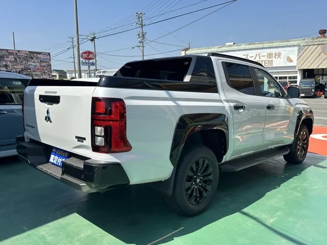 トライトン(三菱)GSR登録済未使用車 10