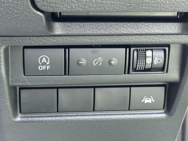 トライトン(三菱)GSR登録済未使用車 14