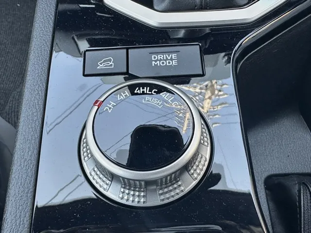 トライトン(三菱)GSR登録済未使用車 16