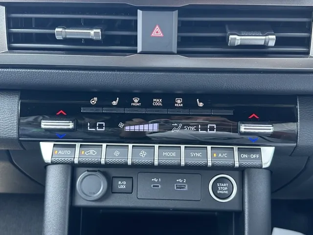 トライトン(三菱)GSR登録済未使用車 17