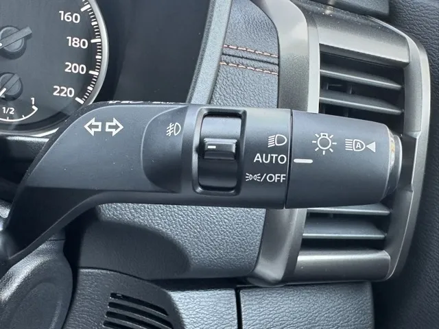 トライトン(三菱)GSR登録済未使用車 25