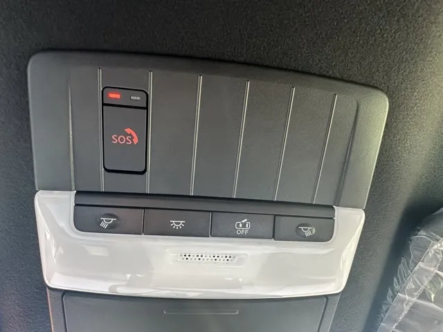 トライトン(三菱)GSR登録済未使用車 27