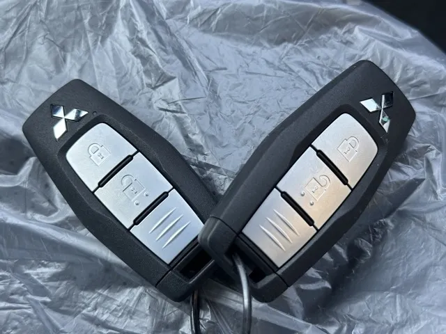 トライトン(三菱)GSR登録済未使用車 28