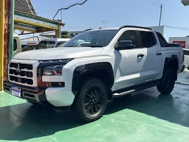 トライトン(三菱)GSR登録済未使用車 1