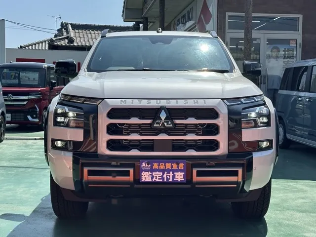 トライトン(三菱)GSR登録済未使用車 29