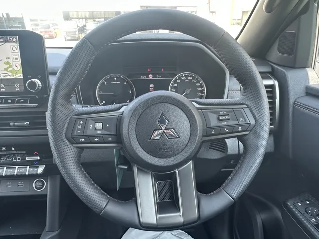 トライトン(三菱)GSR登録済未使用車 6