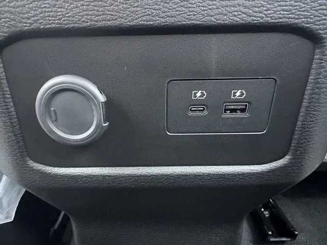 トライトン(三菱)GSR登録済未使用車 7