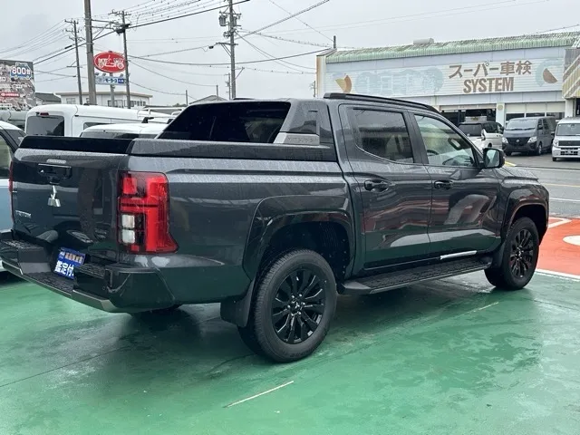 トライトン(三菱)GSR登録済未使用車 11