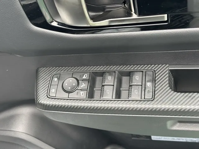 トライトン(三菱)GSR登録済未使用車 14