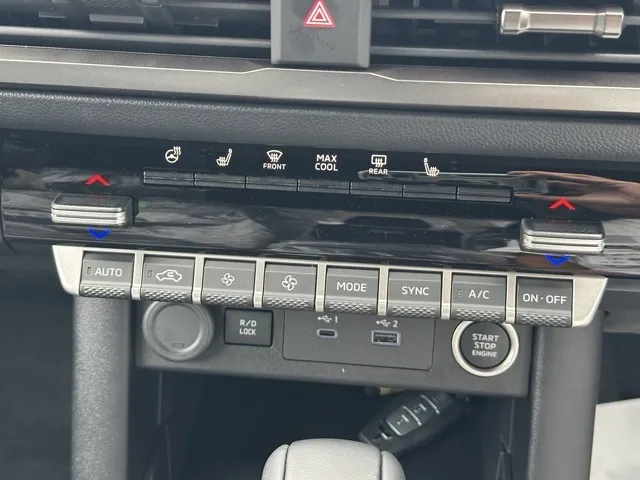 トライトン(三菱)GSR登録済未使用車 17