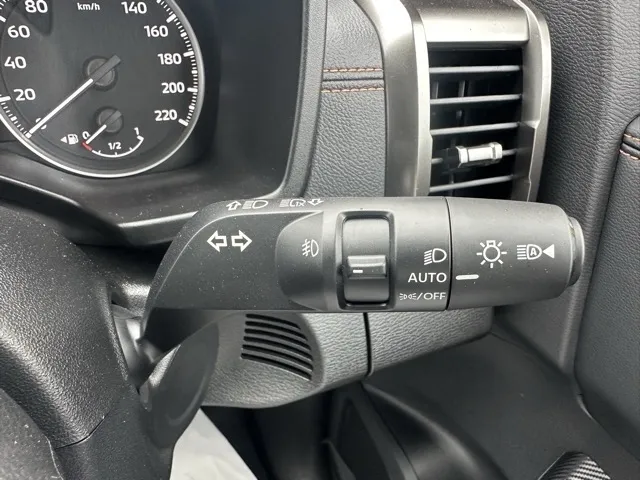 トライトン(三菱)GSR登録済未使用車 21