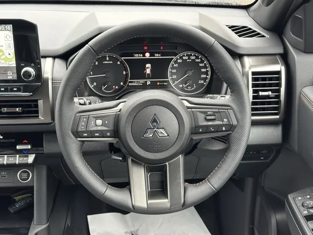 トライトン(三菱)GSR登録済未使用車 8