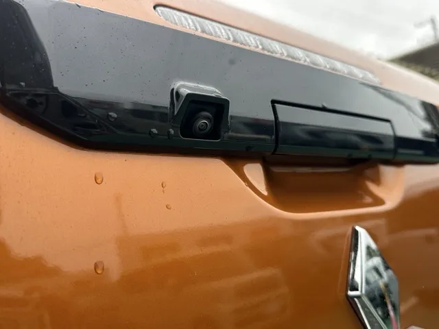 トライトン(三菱)GSR登録済未使用車 9