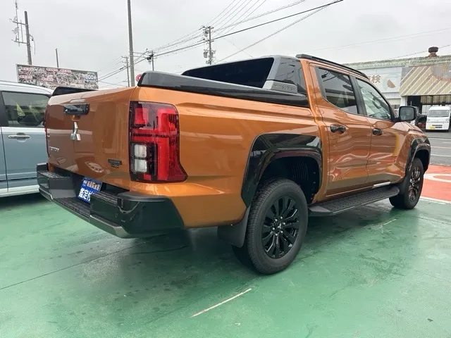 トライトン(三菱)GSR登録済未使用車 12