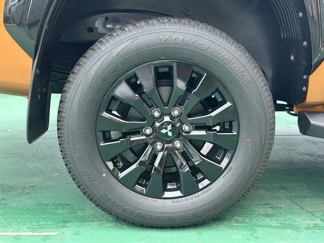 トライトン(三菱)GSR登録済未使用車 13