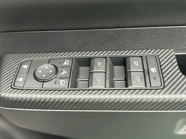 トライトン(三菱)GSR登録済未使用車 14