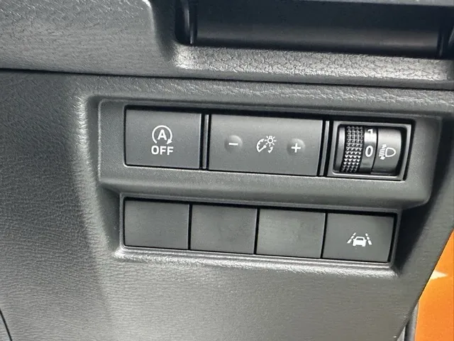 トライトン(三菱)GSR登録済未使用車 15