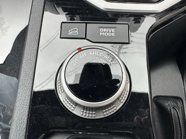 トライトン(三菱)GSR登録済未使用車 19