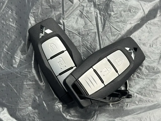 トライトン(三菱)GSR登録済未使用車 28