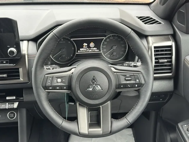 トライトン(三菱)GSR登録済未使用車 6