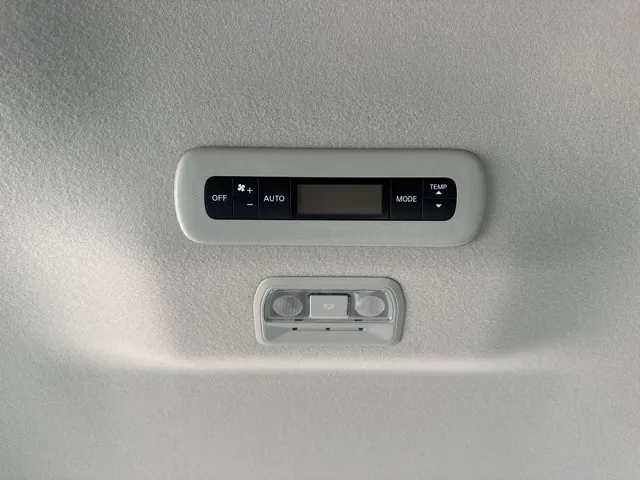 セレナ(ニッサン)eパワールキシオン ホットプラスPKG登録済未使用車 9