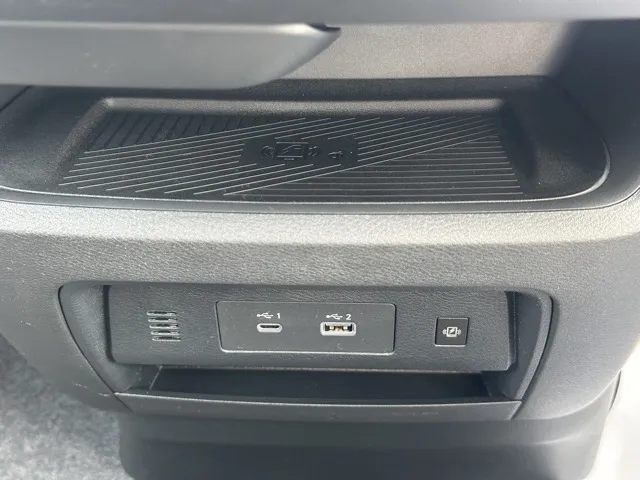 セレナ(ニッサン)eパワールキシオン ホットプラスPKG登録済未使用車 18