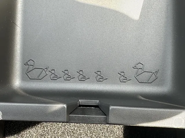 セレナ(ニッサン)eパワールキシオン ホットプラスPKG登録済未使用車 19