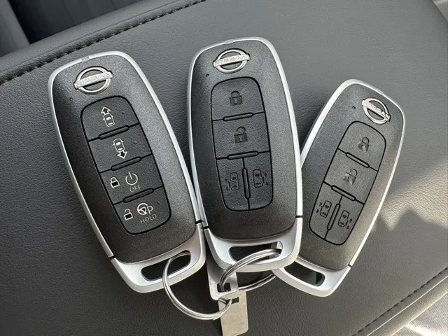 セレナ(ニッサン)eパワールキシオン ホットプラスPKG登録済未使用車 27