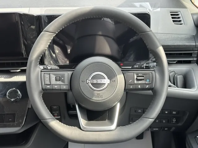 セレナ(ニッサン)eパワールキシオン ホットプラスPKG登録済未使用車 7