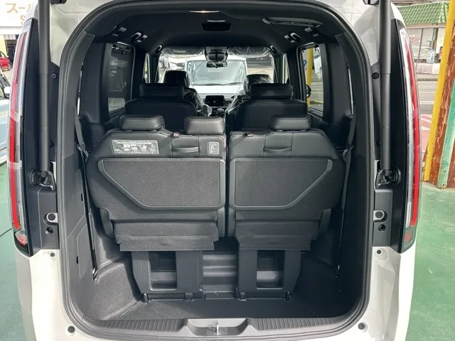 ステップワゴン(ホンダ)スパーダ 7人登録済未使用車 12