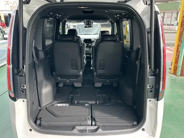 ステップワゴン(ホンダ)スパーダ 7人登録済未使用車 13