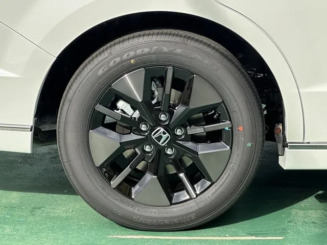 ステップワゴン(ホンダ)スパーダ 7人登録済未使用車 16