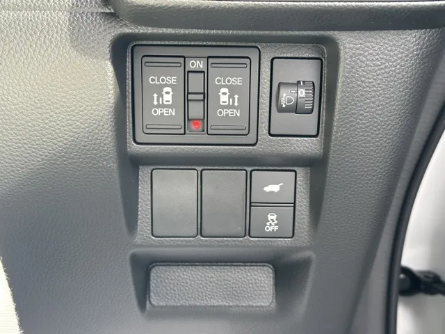 ステップワゴン(ホンダ)スパーダ 7人登録済未使用車 19