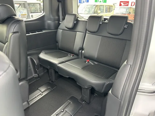 ステップワゴン(ホンダ)スパーダ 7人登録済未使用車 5