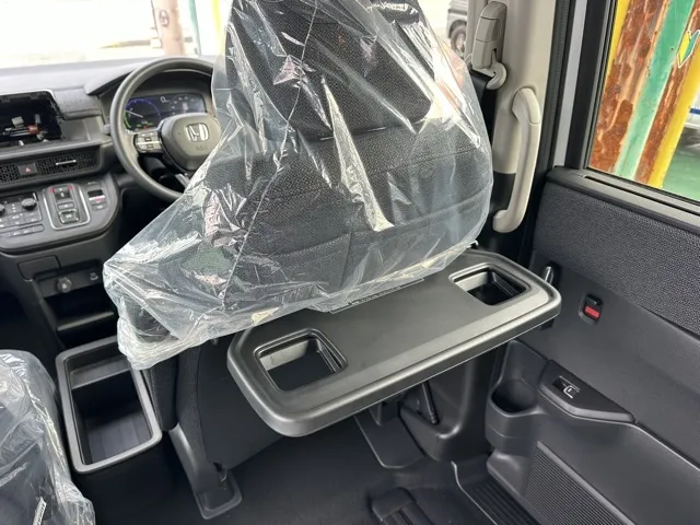ステップワゴン(ホンダ)e・HEVエアー 7人登録済未使用車 9