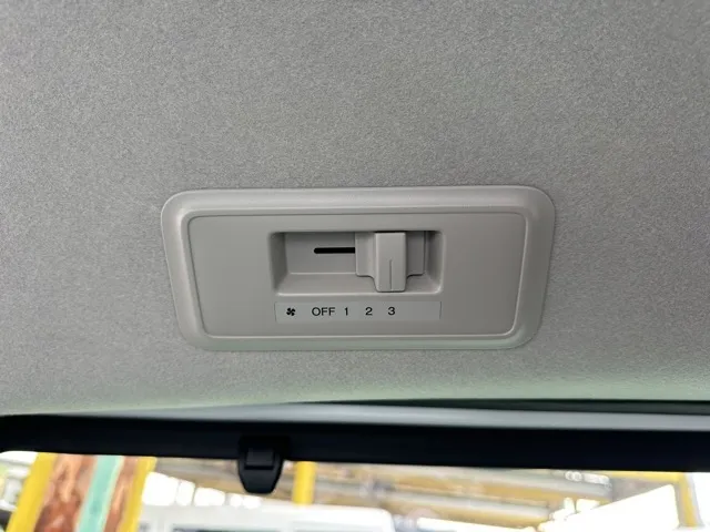 ステップワゴン(ホンダ)e・HEVエアー 7人登録済未使用車 10