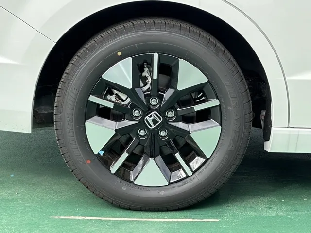 ステップワゴン(ホンダ)e・HEVエアー 7人登録済未使用車 15